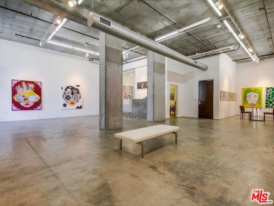 Photo of Listing #25566877