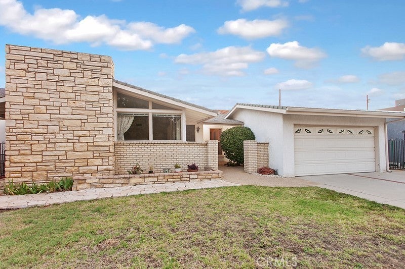 Photo of Listing #SR25160739