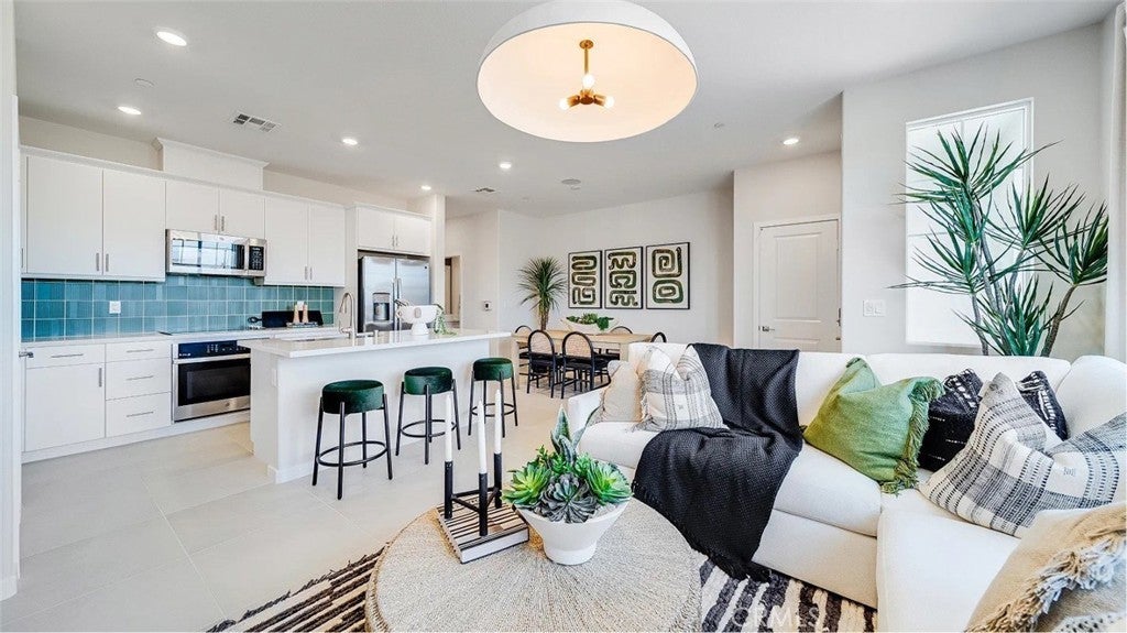 Photo of Listing #SW25162659