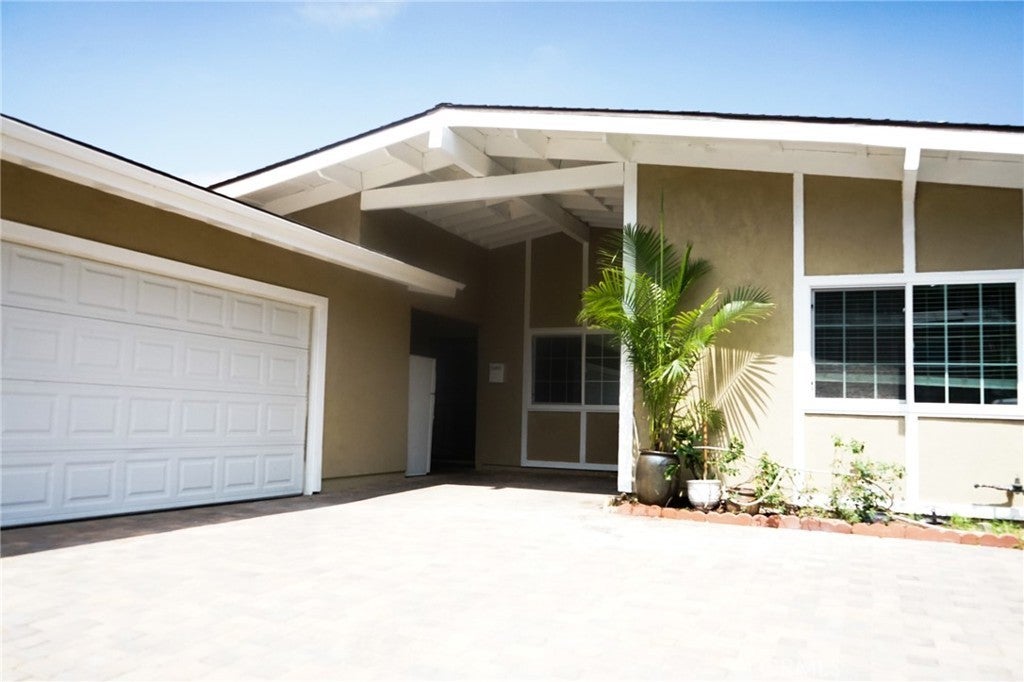 Photo of Listing #IV25163361