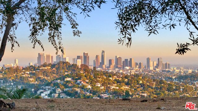 3775 Amesbury Road, Los Angeles