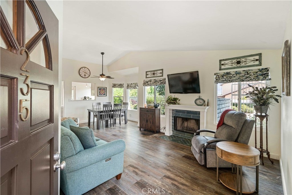 Photo of Listing #SR25156937