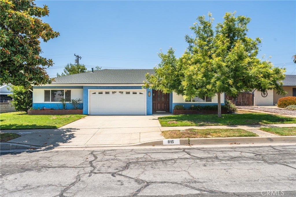 Photo of Listing #IV25152765