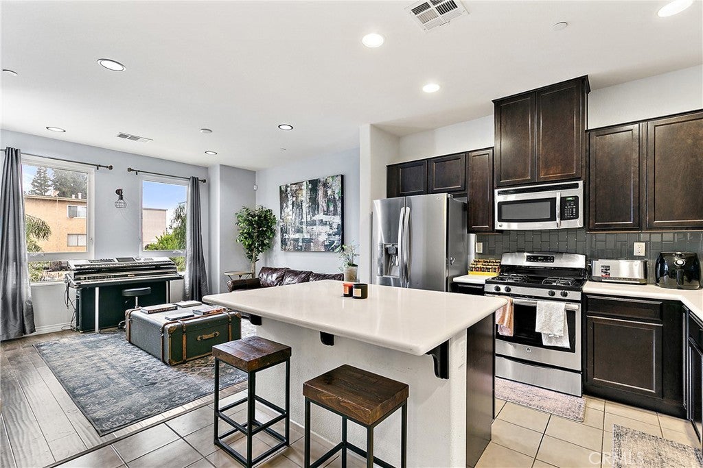 Photo of Listing #SR25164094