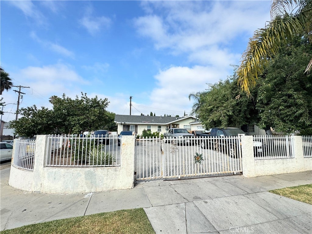 Photo of Listing #SR25157393