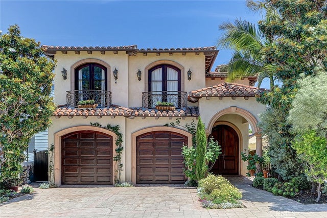 3008 Elm Avenue, Manhattan Beach.