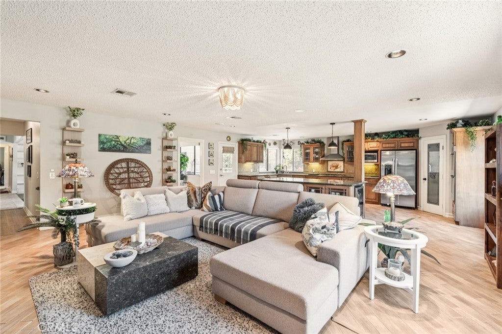 Photo of Listing #BB25158882