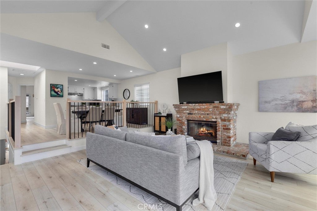 Photo of Listing #SB25165345