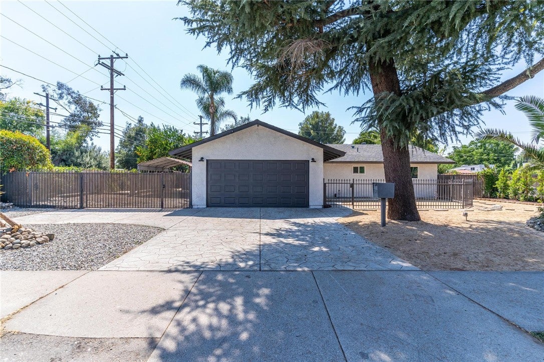 Photo of Listing #IV25165554