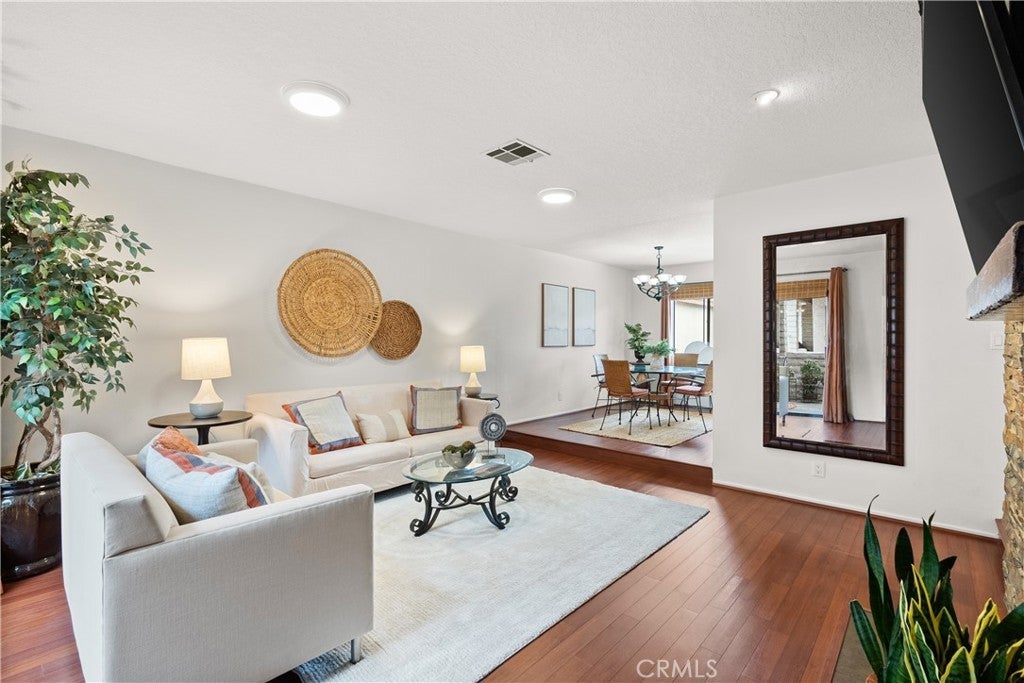 Photo of Listing #SB25162943