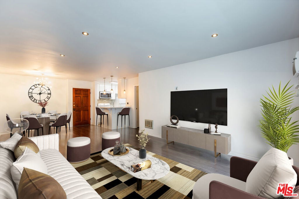 Photo of Listing #25569075