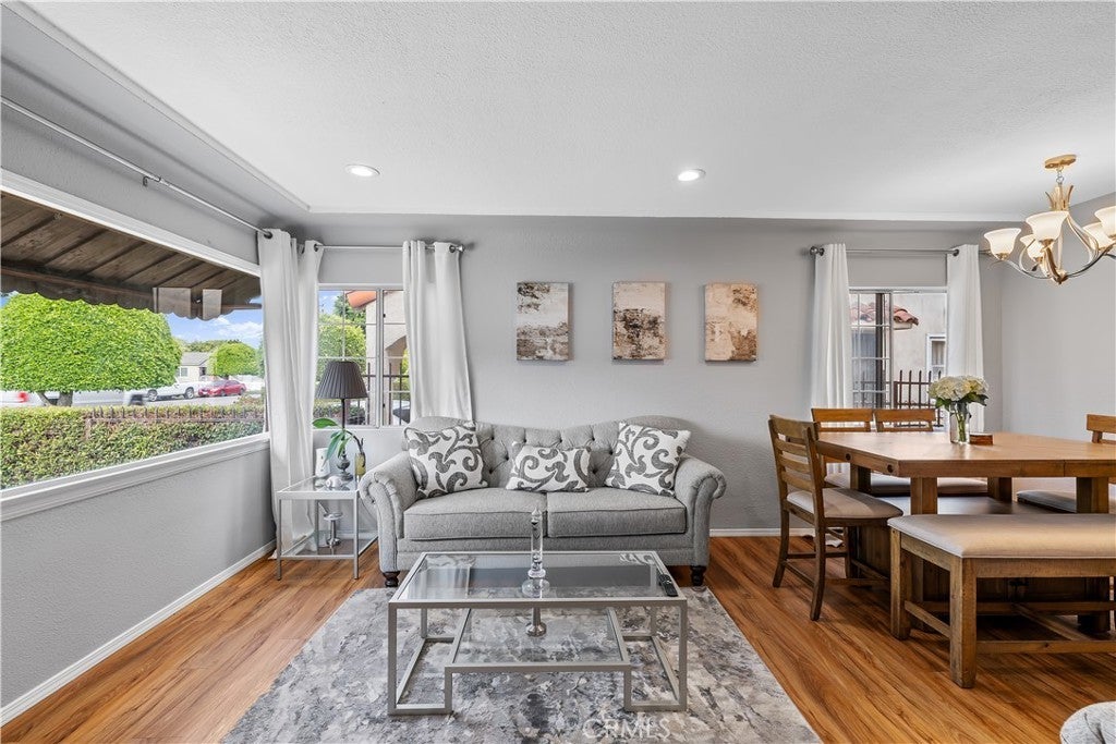 Photo of Listing #SR25165885