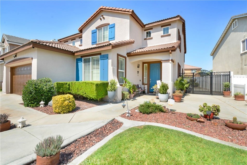 Photo of Listing #IV25166365