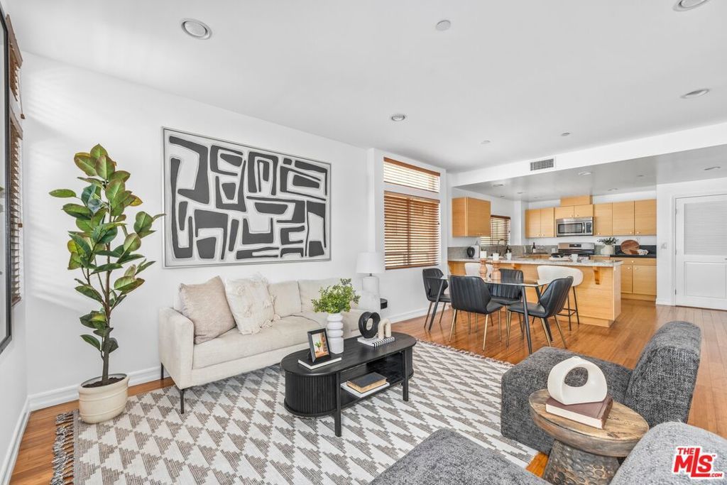 Photo of Listing #25552915