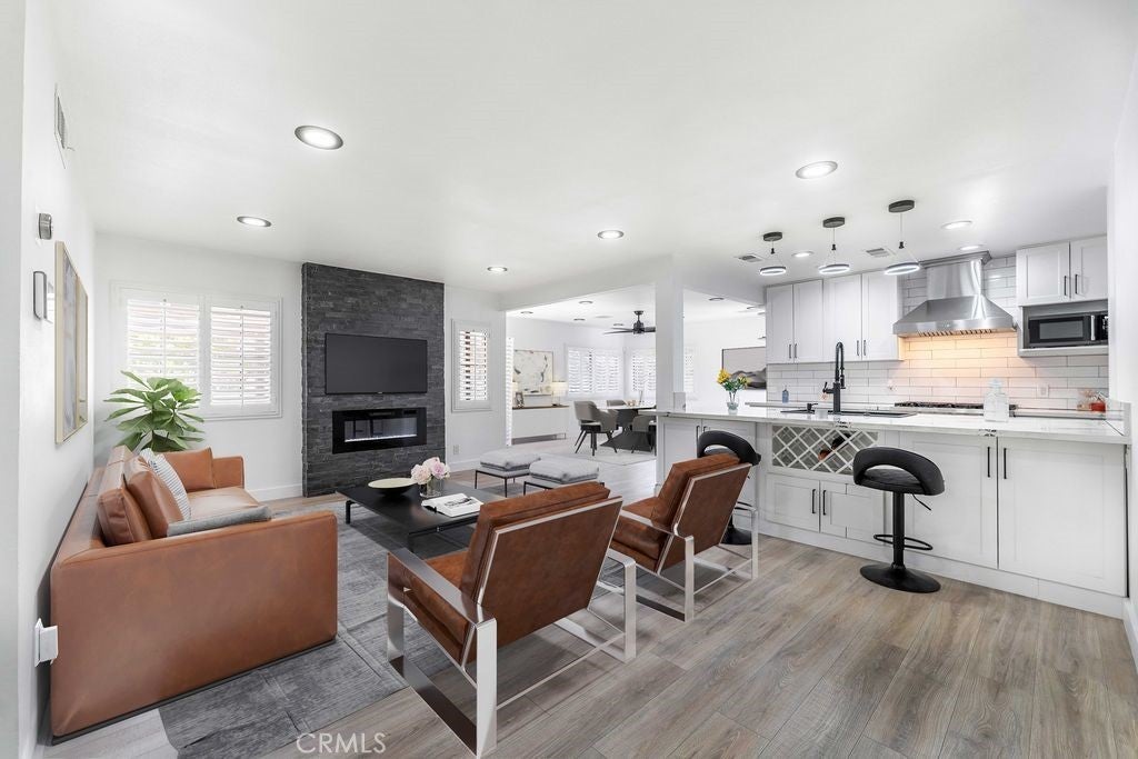 Photo of Listing #SR25167329