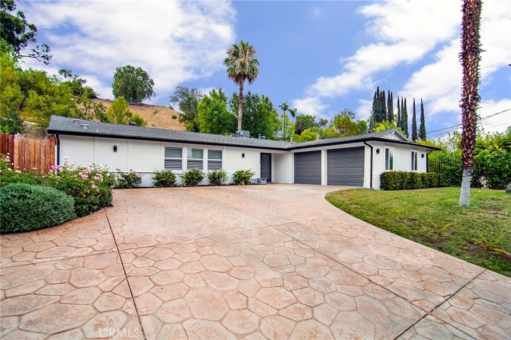 Photo of Listing #SR25165626