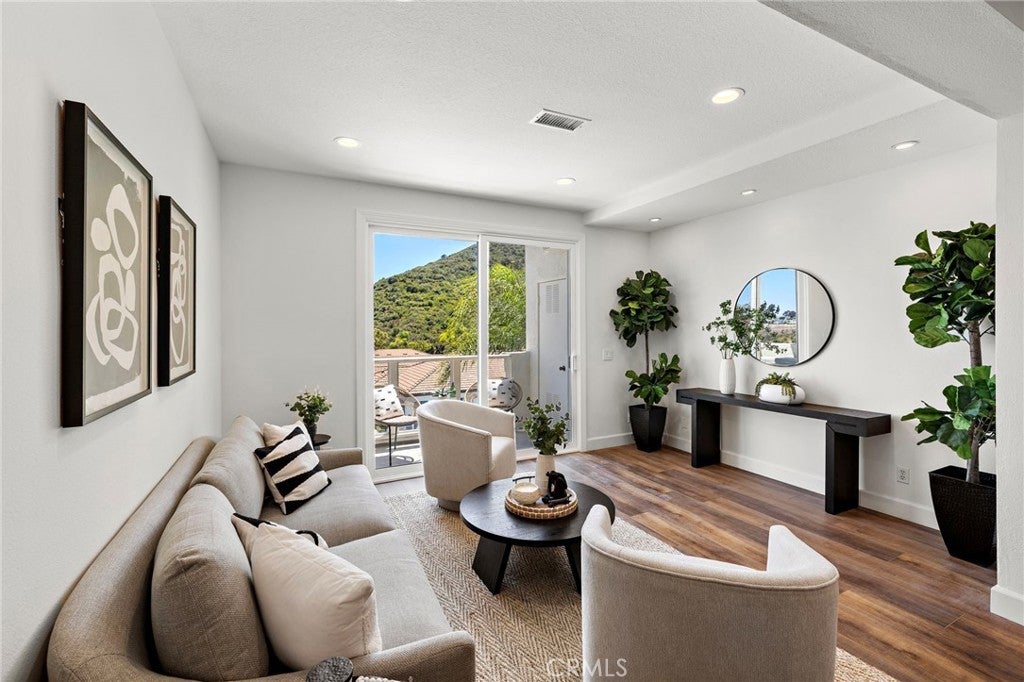 Photo of Listing #PW25165915