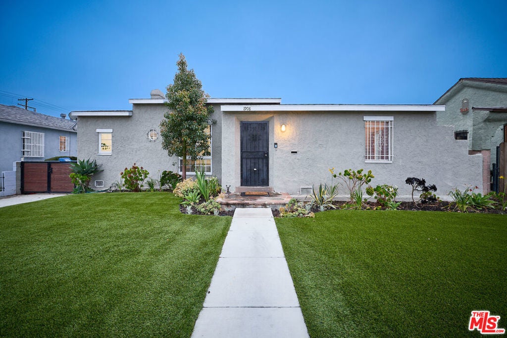 Photo of Listing #25569875