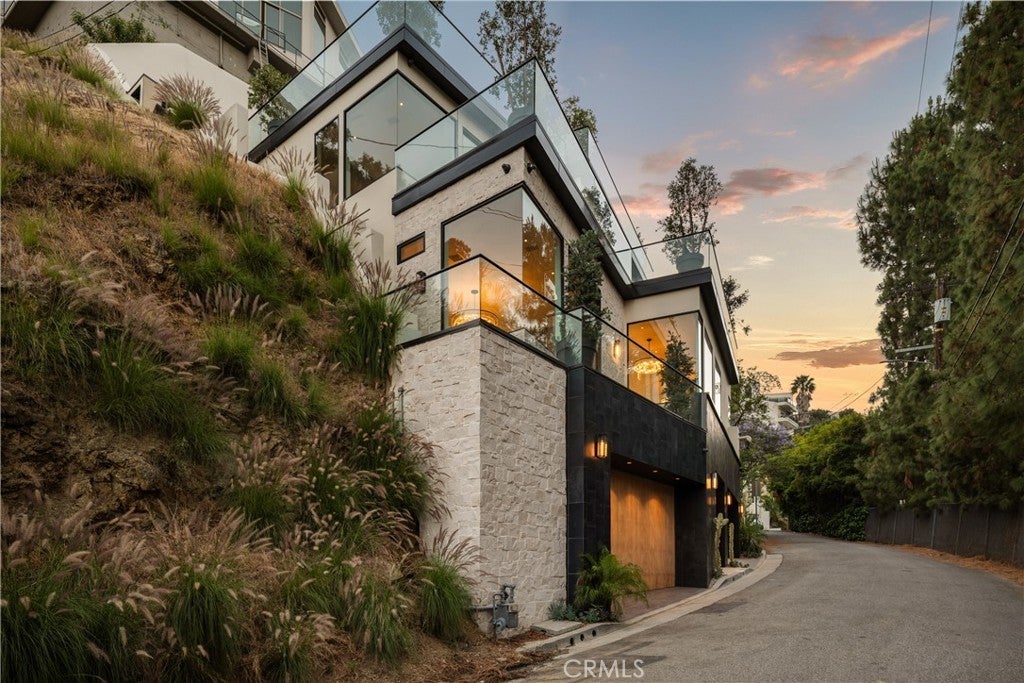 Photo of Listing #SR25166002