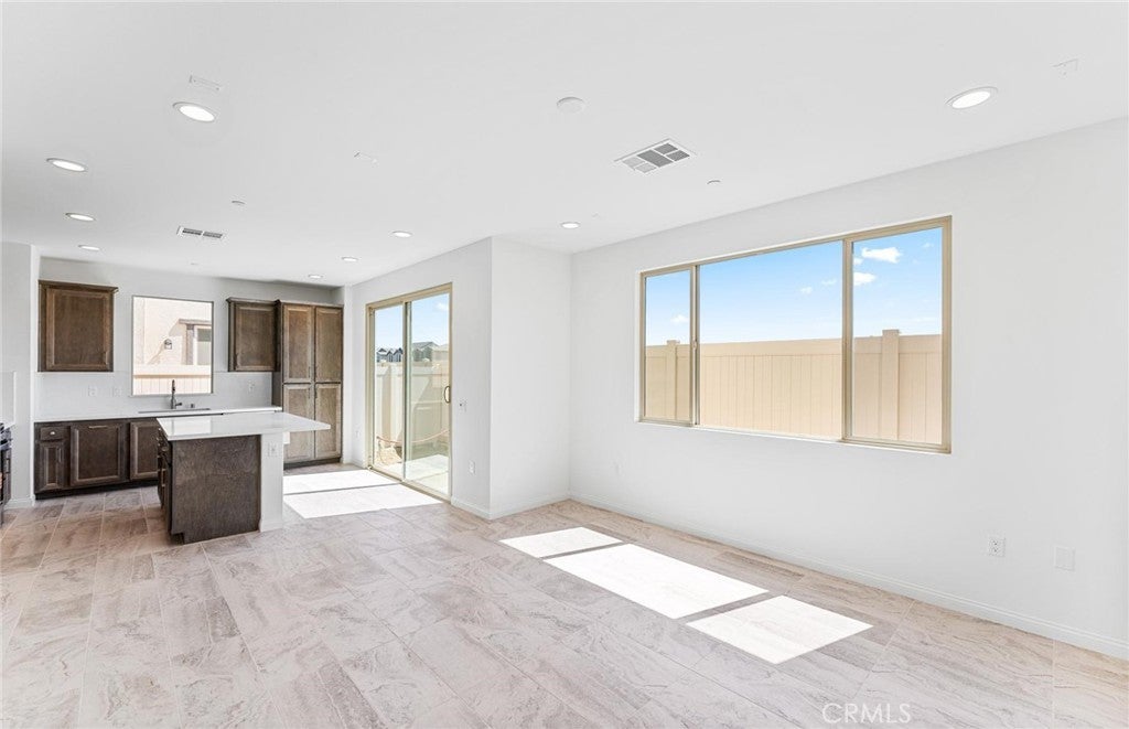 Photo of Listing #IV25167883