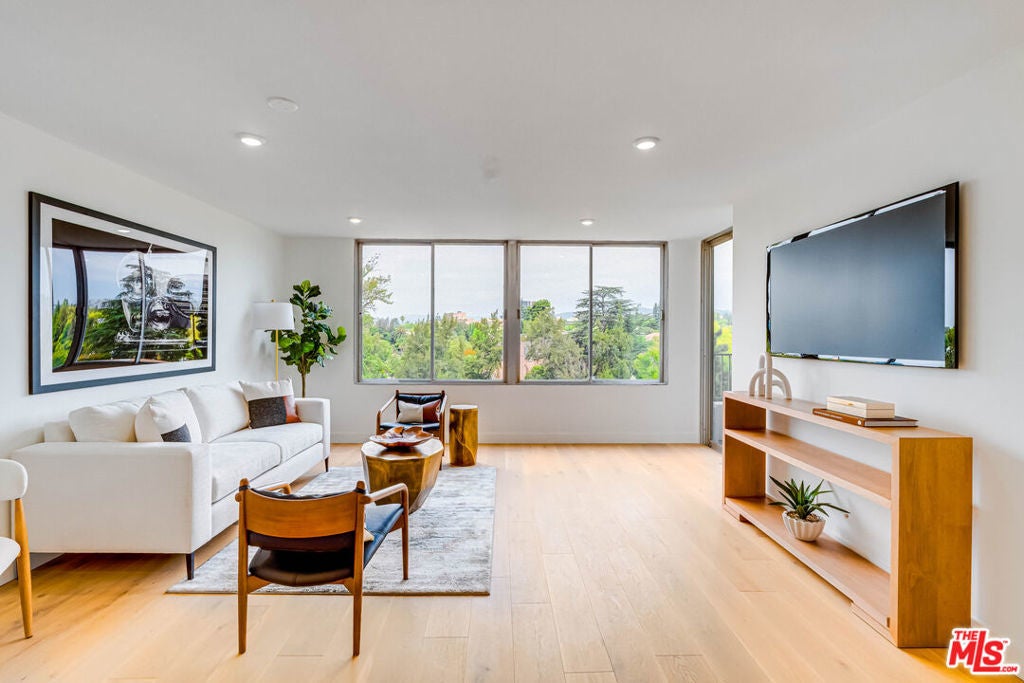 Photo of Listing #25570063