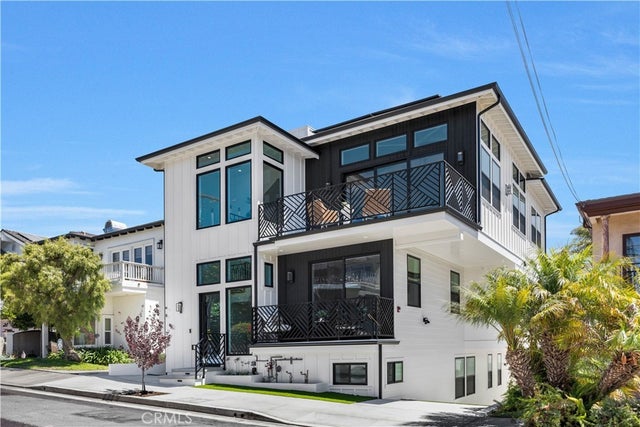 924 17th St, Hermosa Beach.