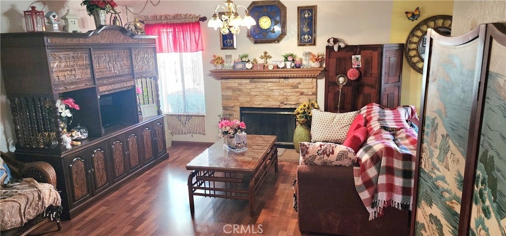 Photo of Listing #IV25168378