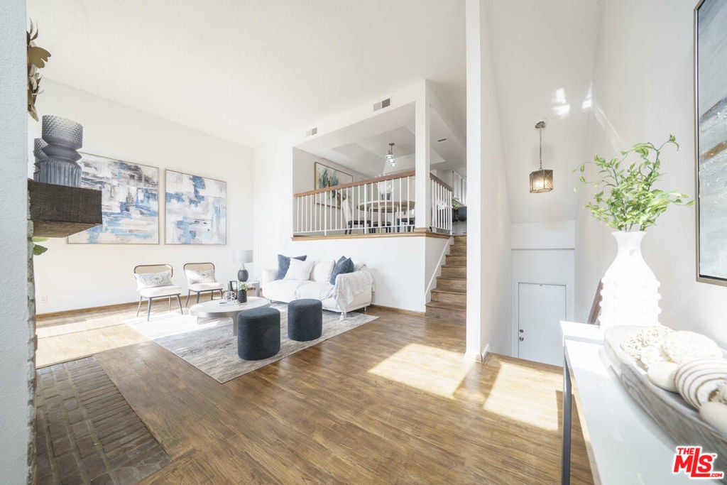 Photo of Listing #25569647