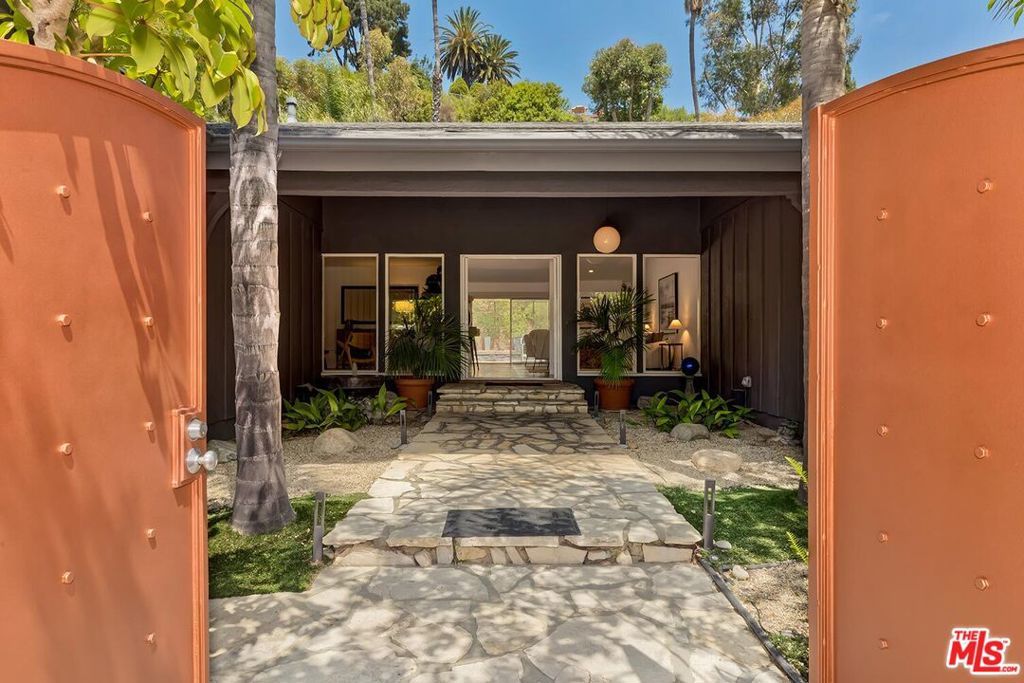 Photo of Listing #25569895