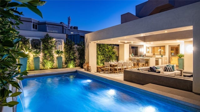 2540 Manhattan Avenue, Hermosa Beach.