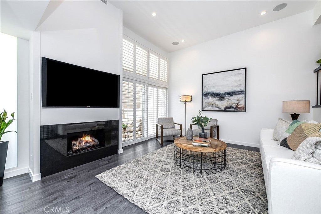 Photo of Listing #SR25141667