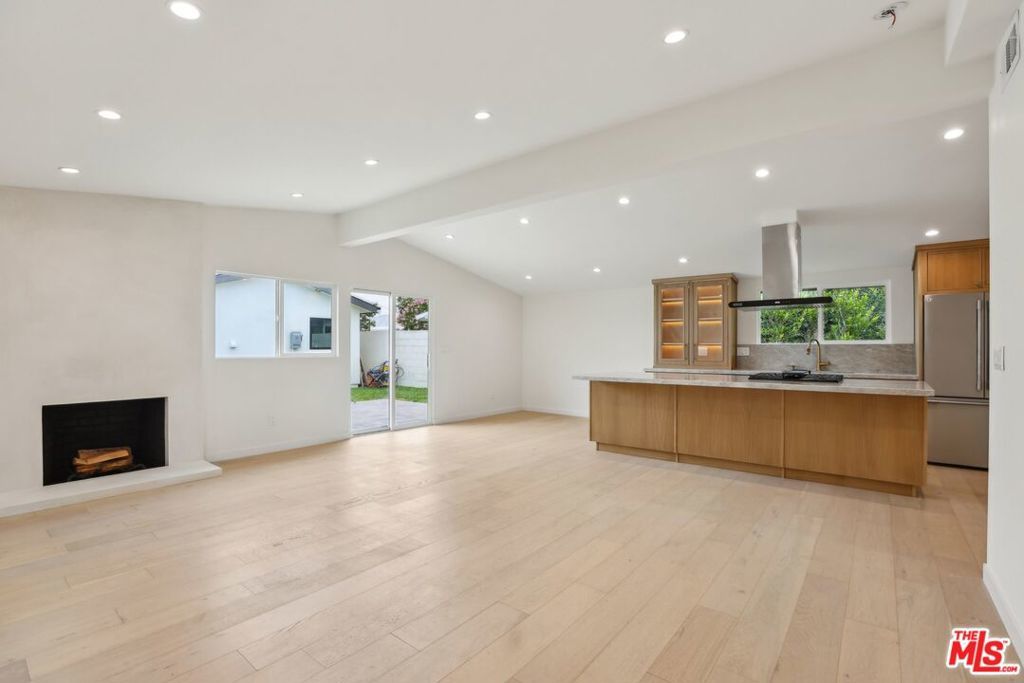 Photo of Listing #25570977