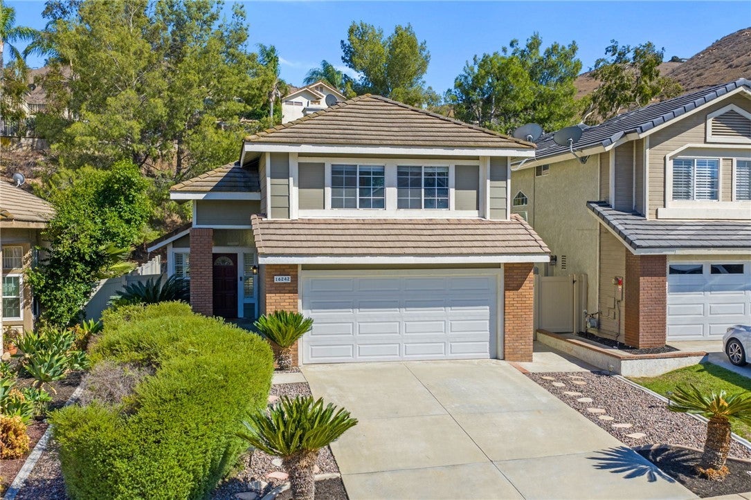 Photo of Listing #IV25169356