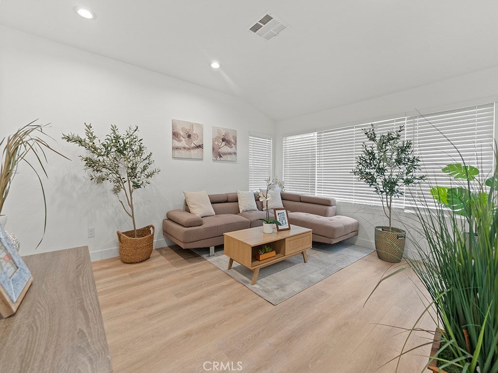 Photo of Listing #OC25158558