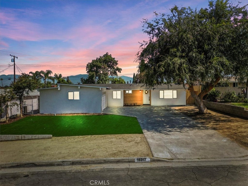 Photo of Listing #IV25171236