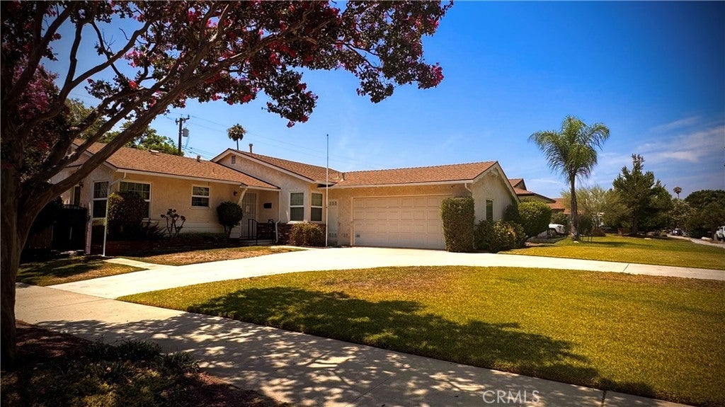 Photo of Listing #IV25171278