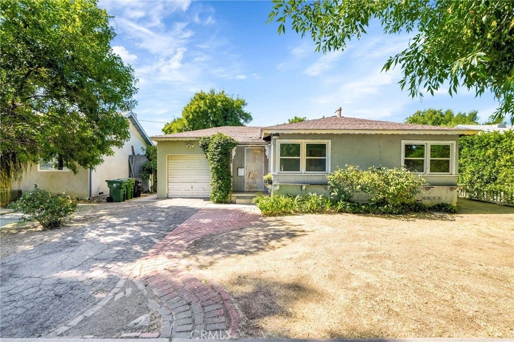 Photo of Listing #SR25170382