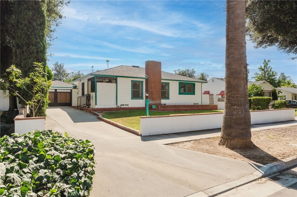 Photo of Listing #IV25171521