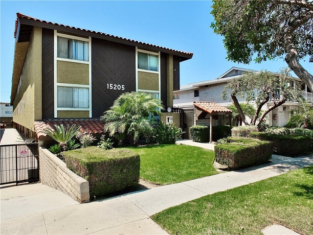 15205 S Budlong Avenue 15, Gardena.