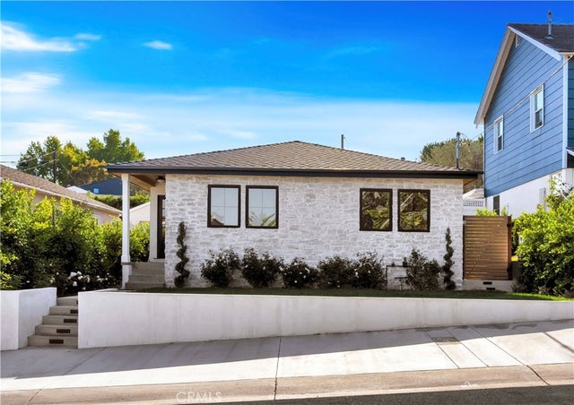 2605 N Poinsettia Avenue, Manhattan Beach.