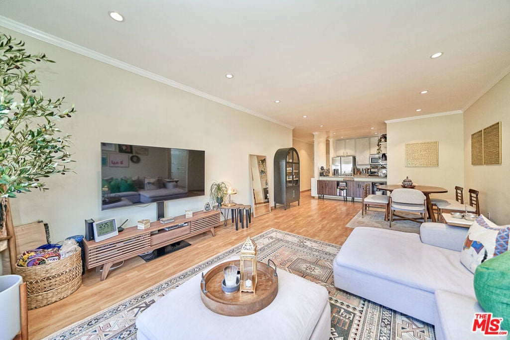 Photo of Listing #25572477