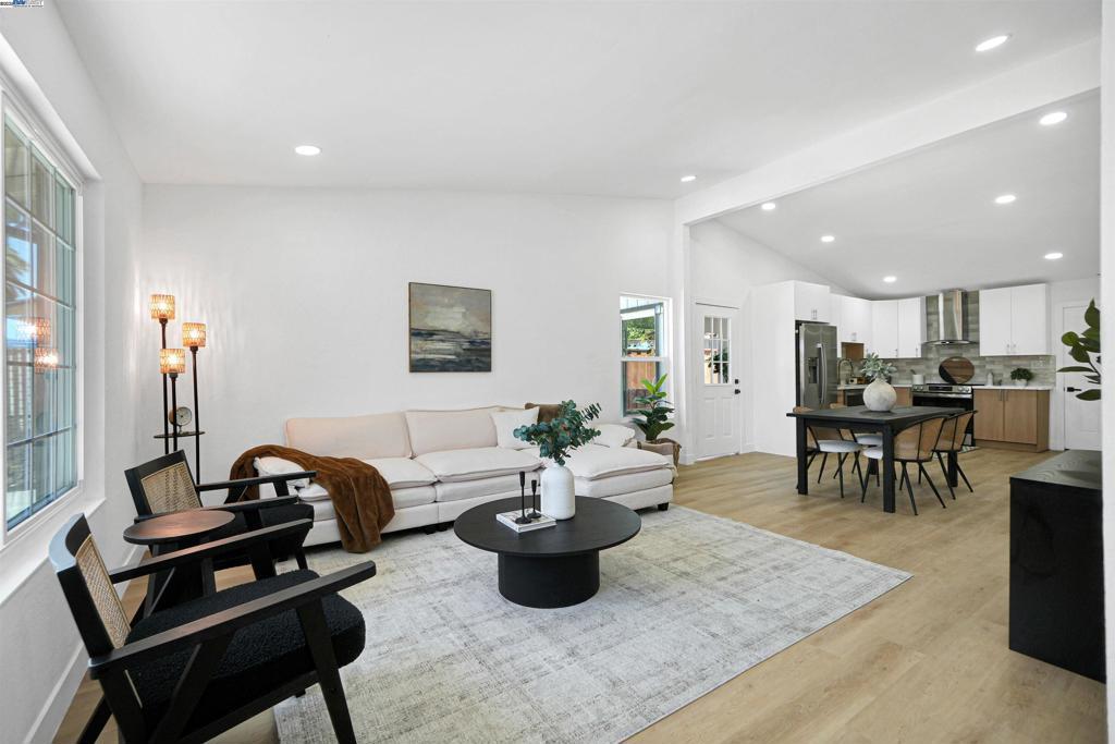 Photo of Listing #41106677