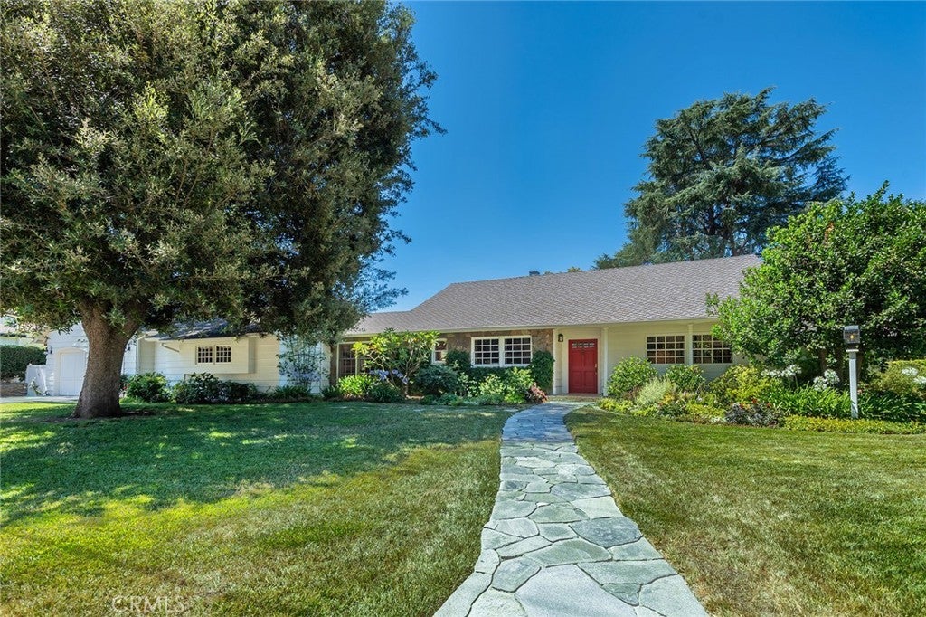 Photo of Listing #SR25172287