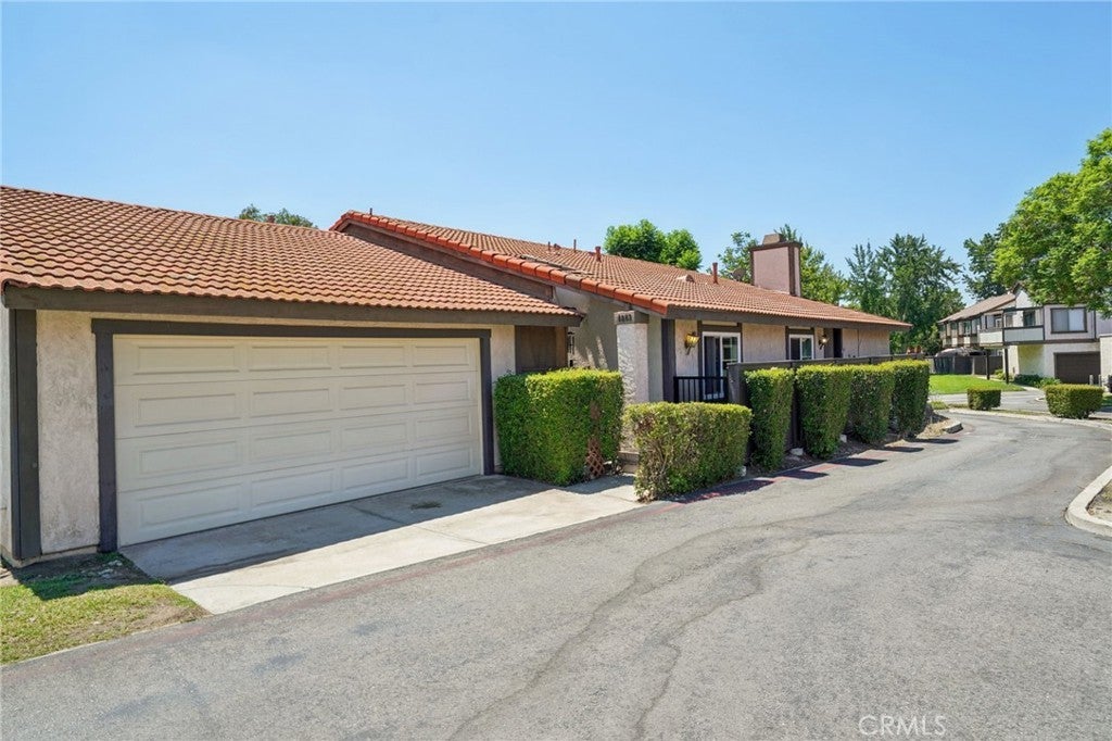 Photo of Listing #IV25172596