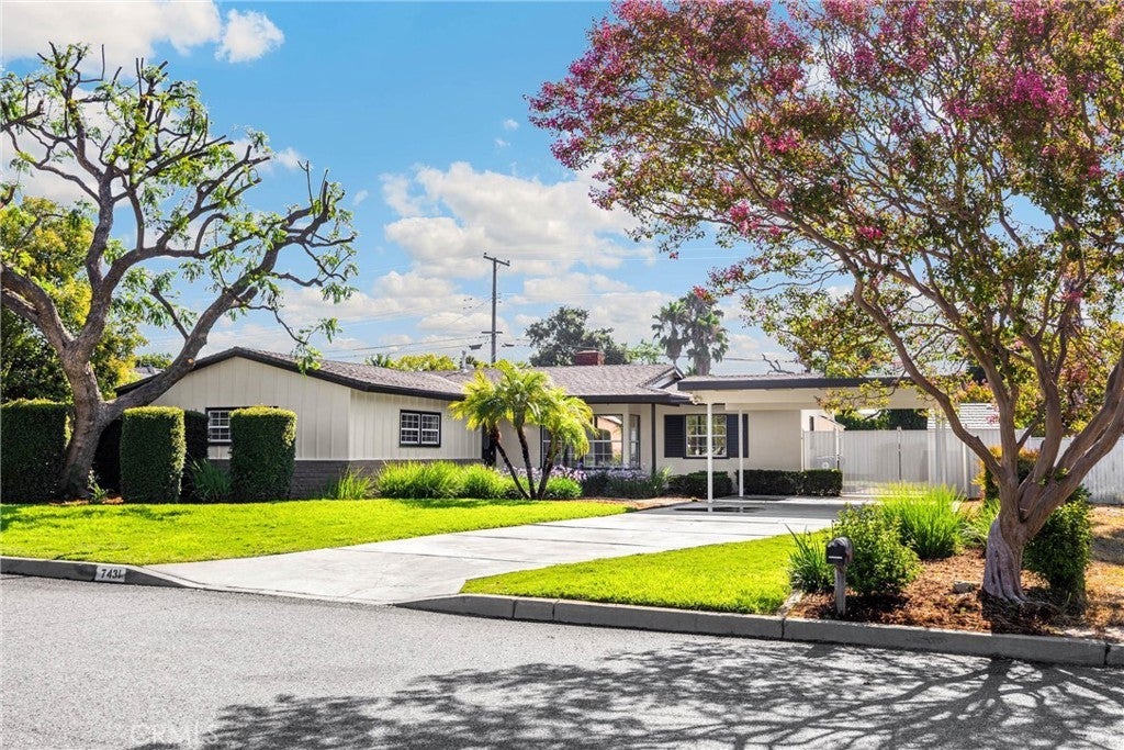 Photo of Listing #CV25172657