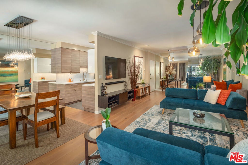 Photo of Listing #25572555