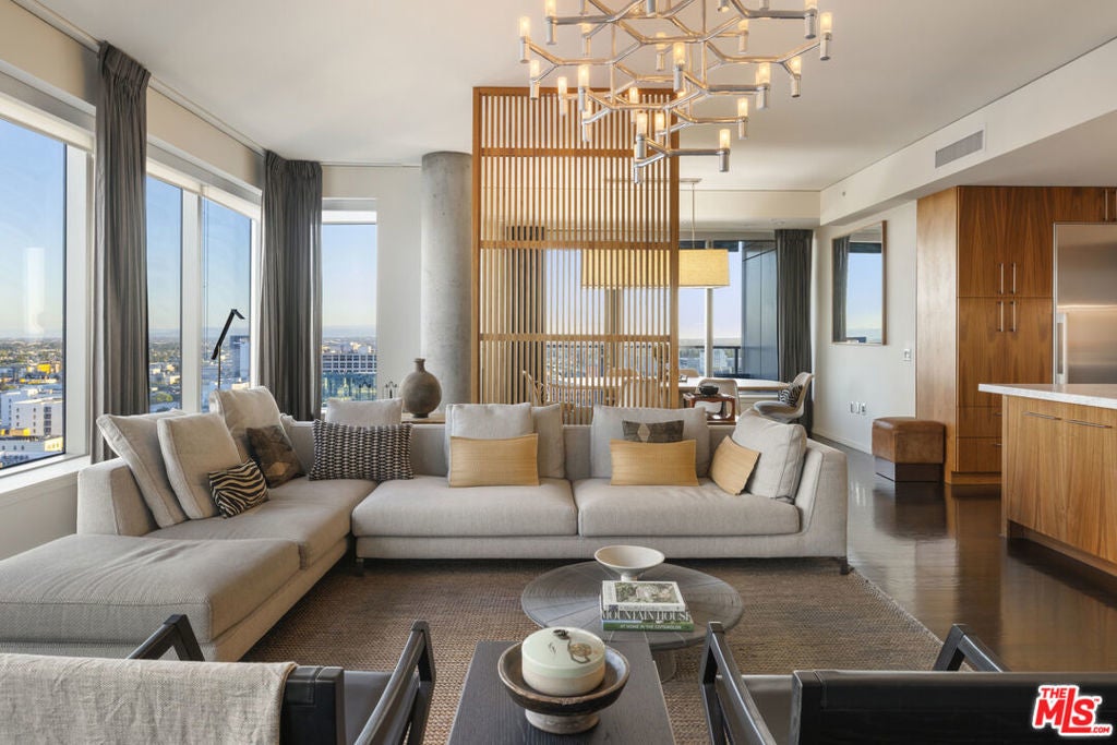 Photo of Listing #25571643