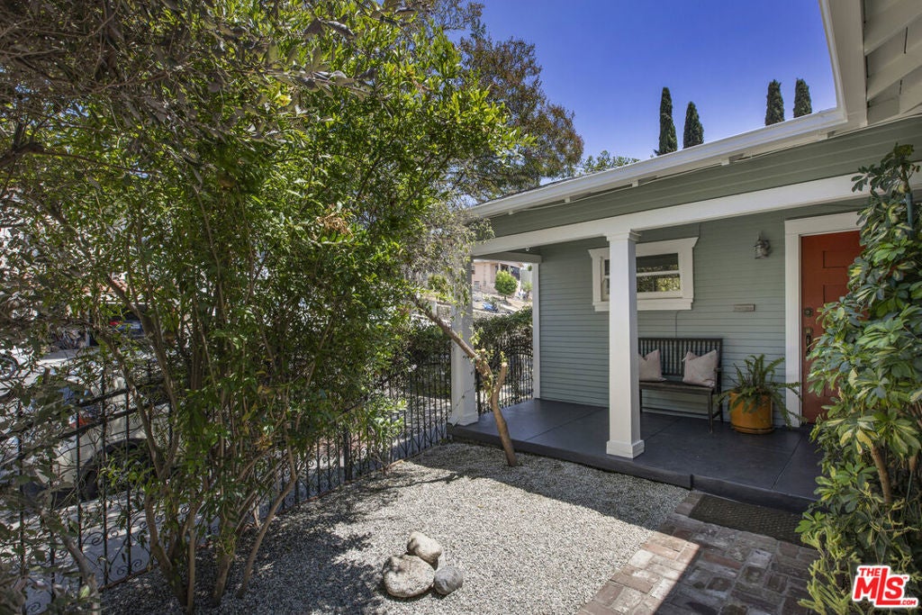 Photo of Listing #25572695