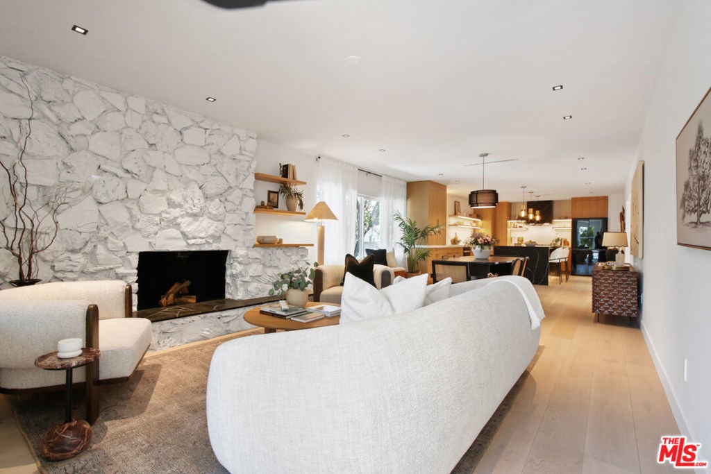 Photo of Listing #25573047