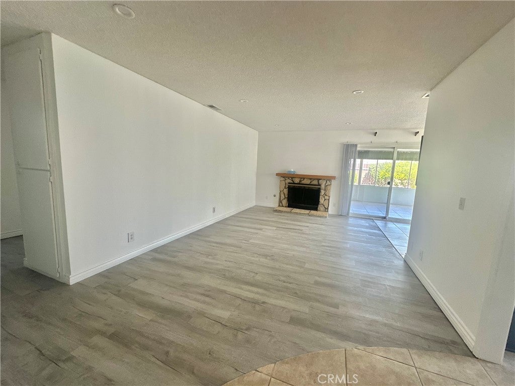 Photo of Listing #IV25173624